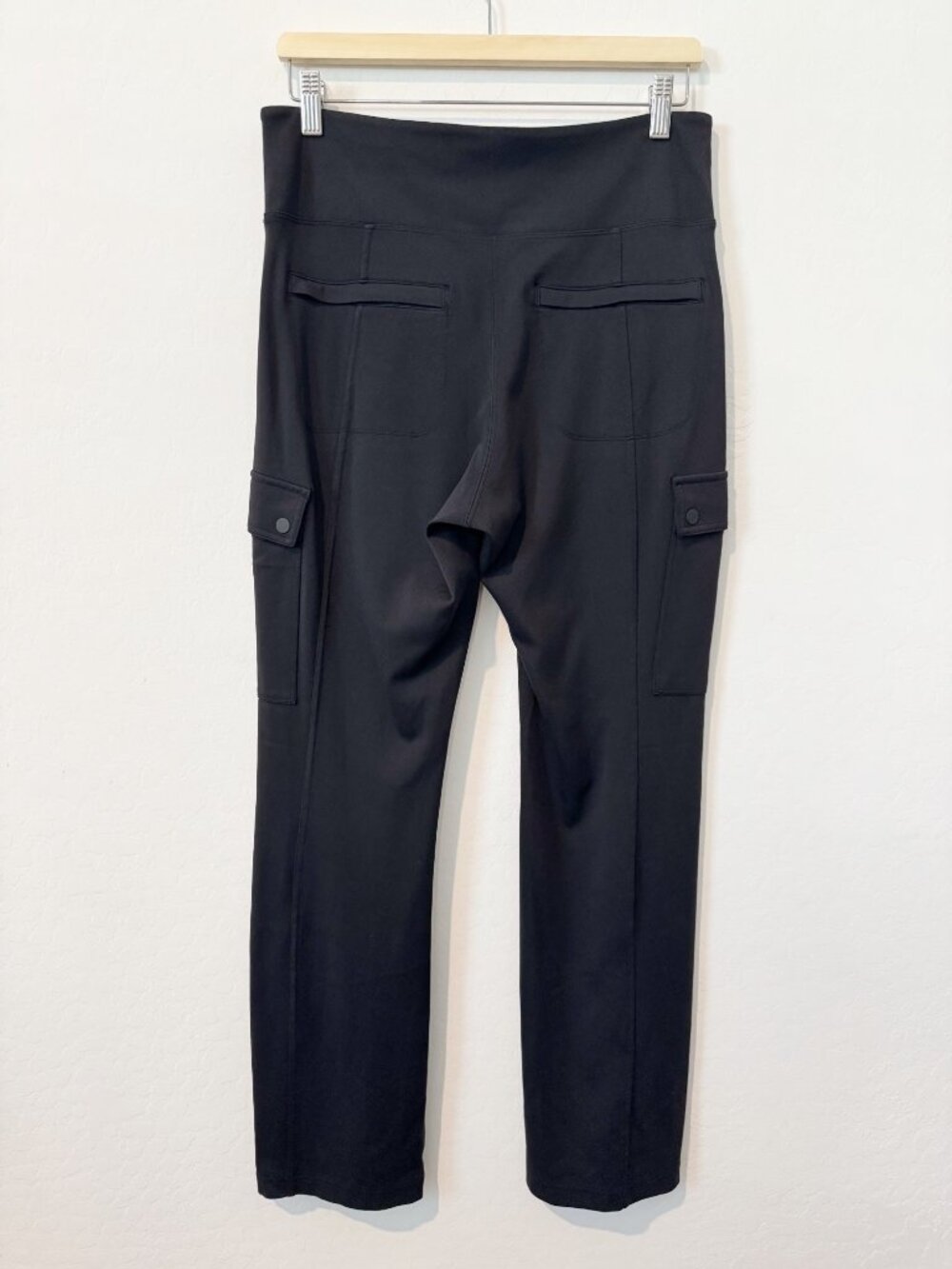 Athleta Delancey Pants Size Medium Black Straight Leg High Rise Cargo Sporty - Picture 10 of 10